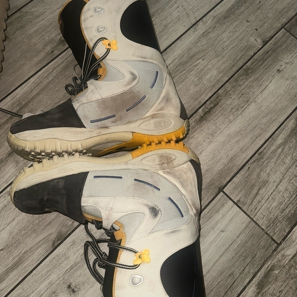 Salomon Synapse Snowboard Boots Mens Size 13 Pull Lock Warm Yellow Black - Picture 10 of 11